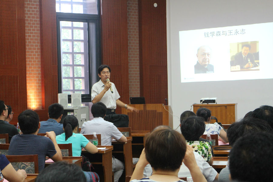 图为 2016级研究生开学典礼